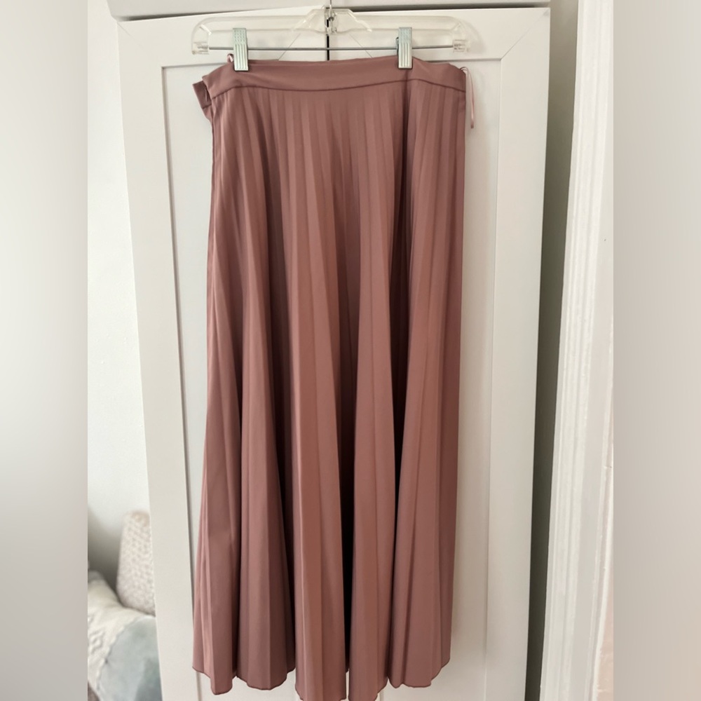 Elegant Pink Pleated Skirt